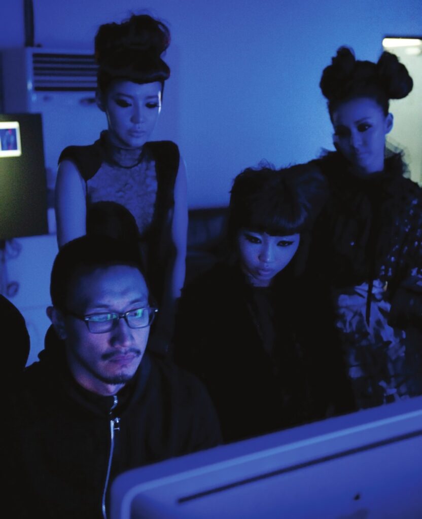 꿈을 꿈을 꿈을 꾸는 넥스트 퀸, 2NE1